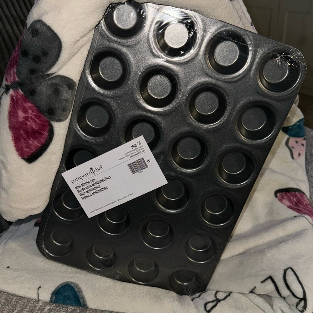 Pampered Chef Non-Stick Mini Muffin Cupcake Candy Tart Pan